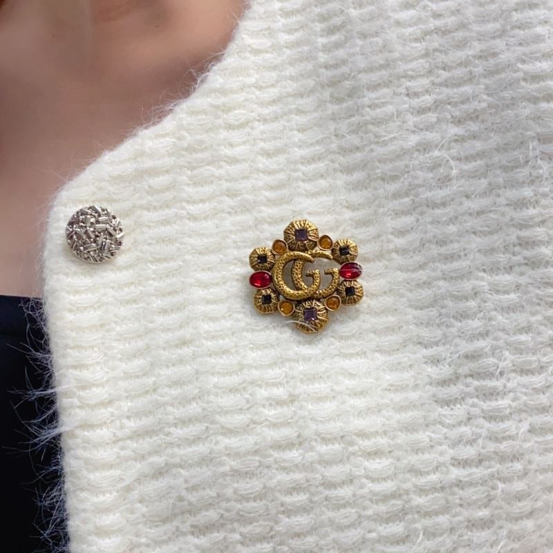 G*u*i brooches